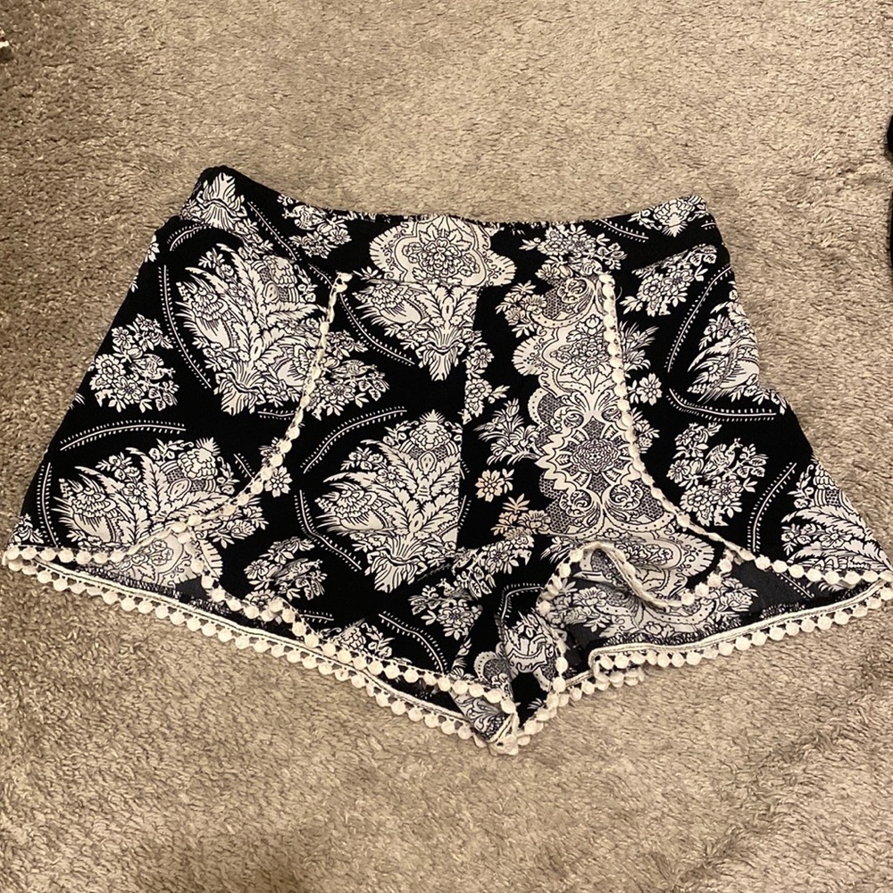 Charlotte Russe Floral Shorts with Elastic Waist! Size MEDIUM​